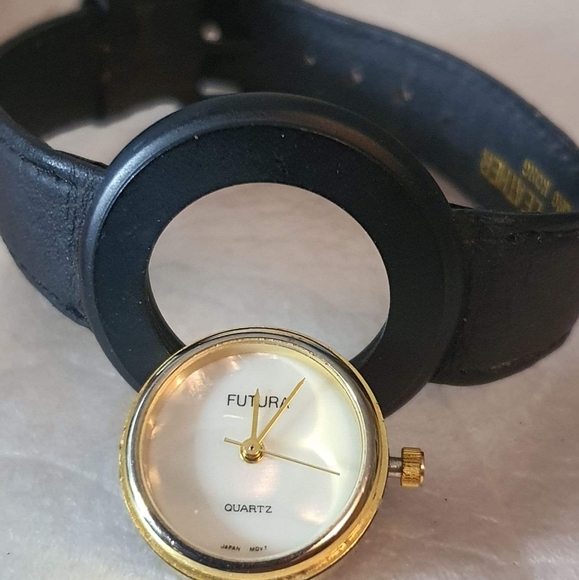 🦋10/$20🦋 Futura Black/Goldtone Pop Out Leather Women's Watch - Picture 3 of 6
